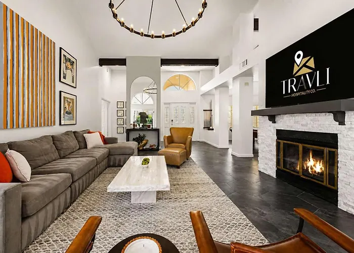 Holiday home New Royal Palms Retreat With Pool & Pool Table *