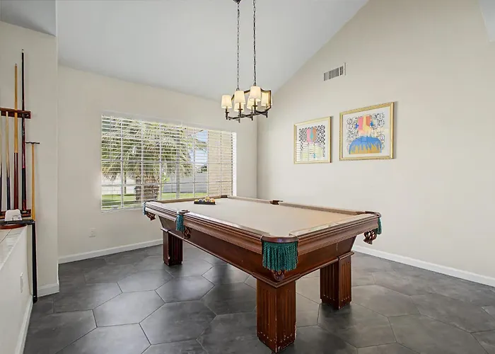Holiday home New Royal Palms Retreat With Pool & Pool Table
