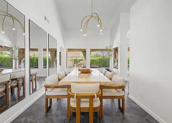Holiday home New Royal Palms Retreat With Pool & Pool Table *