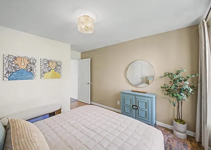 New Royal Palms Retreat With Pool & Pool Table Holiday home Tempe