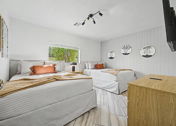 Holiday home New Royal Palms Retreat With Pool & Pool Table *