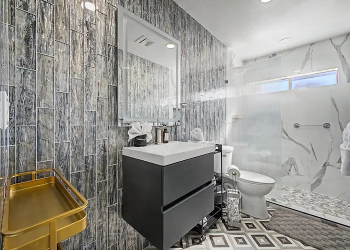New Royal Palms Retreat With Pool & Pool Table Tempe