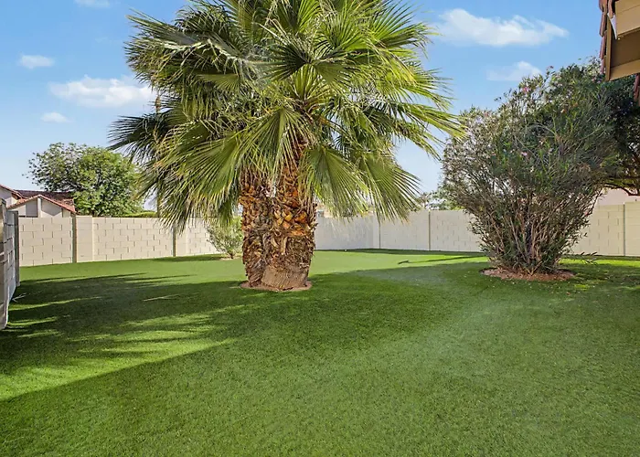 New Royal Palms Retreat With Pool & Pool Table Holiday home *
